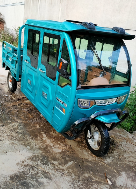 全棚燃油拉货水冷摩托三轮车