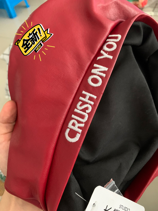 红色贝雷帽。全新，高质量