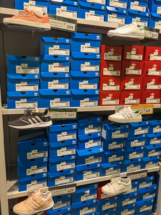 7/19在店里，阿迪达斯Adidas正品代购