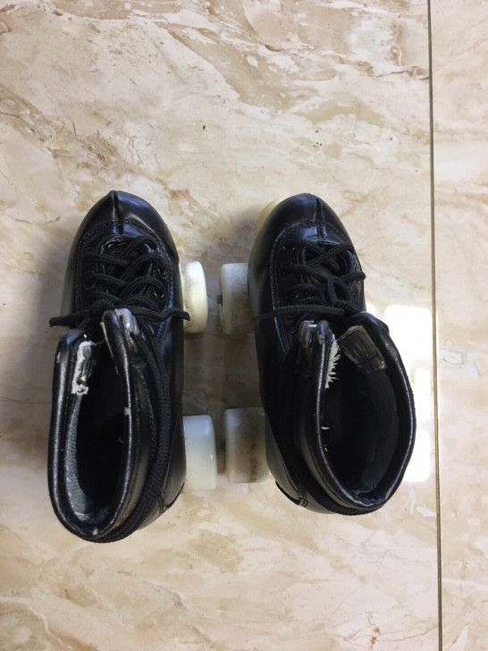 幼儿园中班双排溜冰鞋,内长17cm,不包邮...