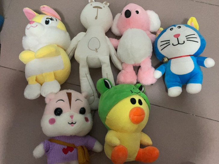 玩偶5r一个。三个包邮