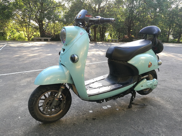 二手爱玛电动车，原价3000买的，才用几个...