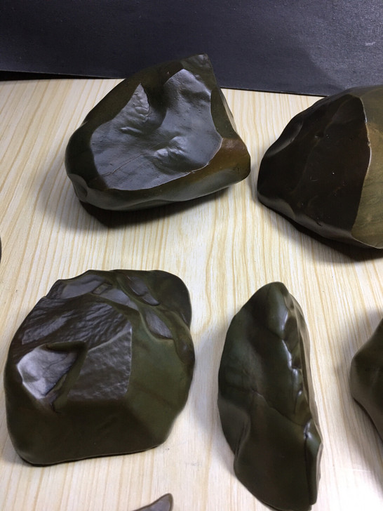哈密南湖自捡绿油皮泥石。重:共3公斤左右。...