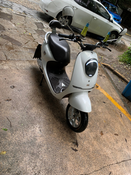 帮小区出一辆雅迪电动车9成新。