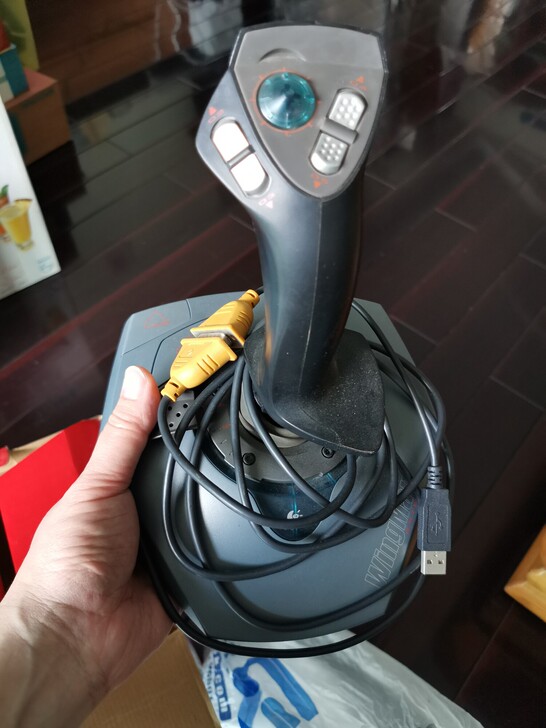 罗技飞行操纵杆
