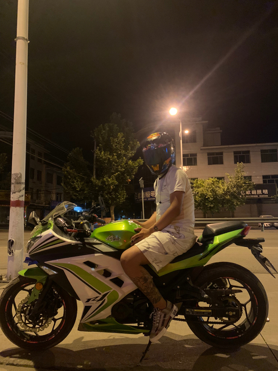 忍着趴赛 仿nj400 地平线摩托车 油耗...