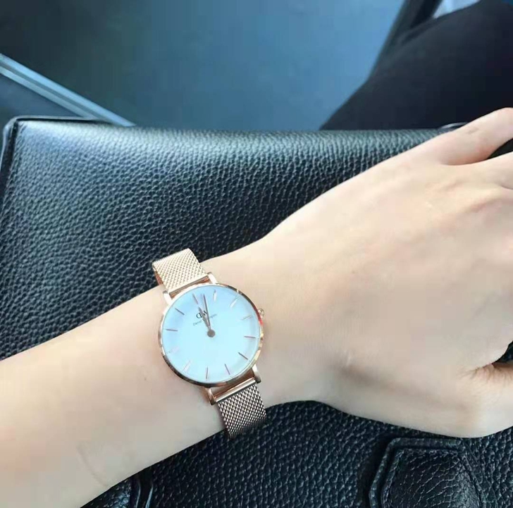 dw手表女，上个月在香港dw专柜买来的，带...