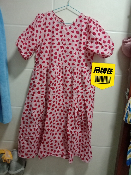 印花长款连衣裙夏季全新，裙子适合皮肤白的妹...