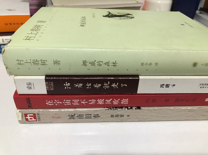 《挪威的森林》书店卖的正火，为啥没人看？因...