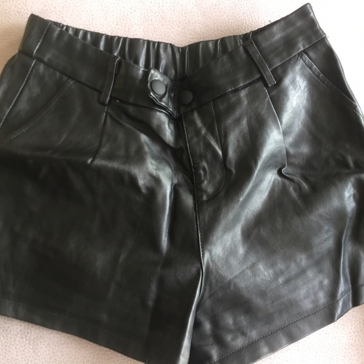 L码 转手原因 搬家 9成新 这个皮裤料子...