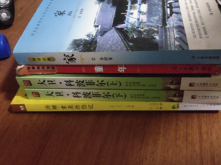 五本小说,其中四本几乎根新买的一样,买来就...