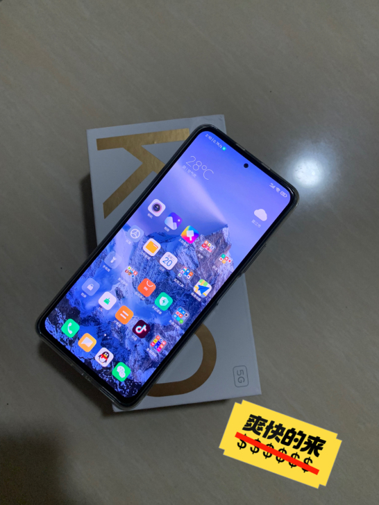 红米k40，12+256，亮黑色。7月买来...