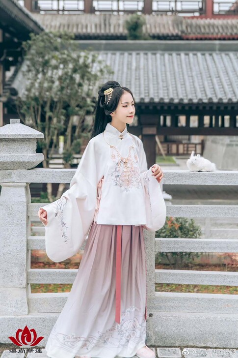 汉尚华莲琼瑶玉兔汉服 品牌型号:如题