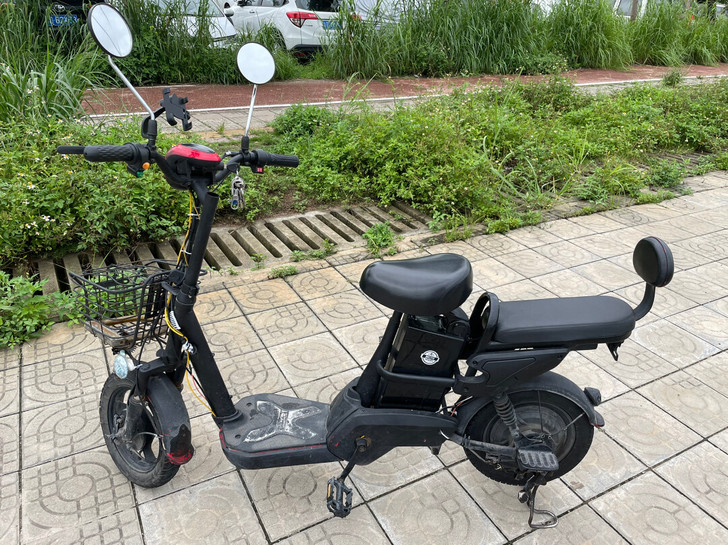 上海永久牌电动车：8.8新，车架结实，可以...