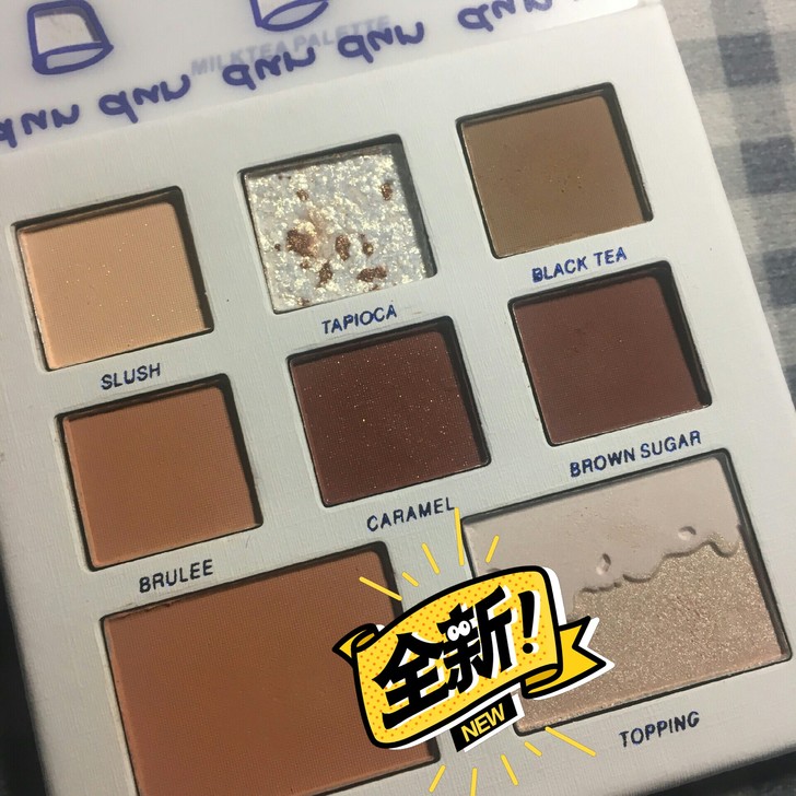 网红同款。眼影腮红眼线一盘搞定。脸上长痘痘...