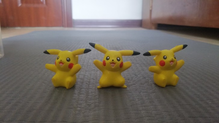 神奇宝贝皮卡丘摆件玩偶 三个不拆卖 和别的...