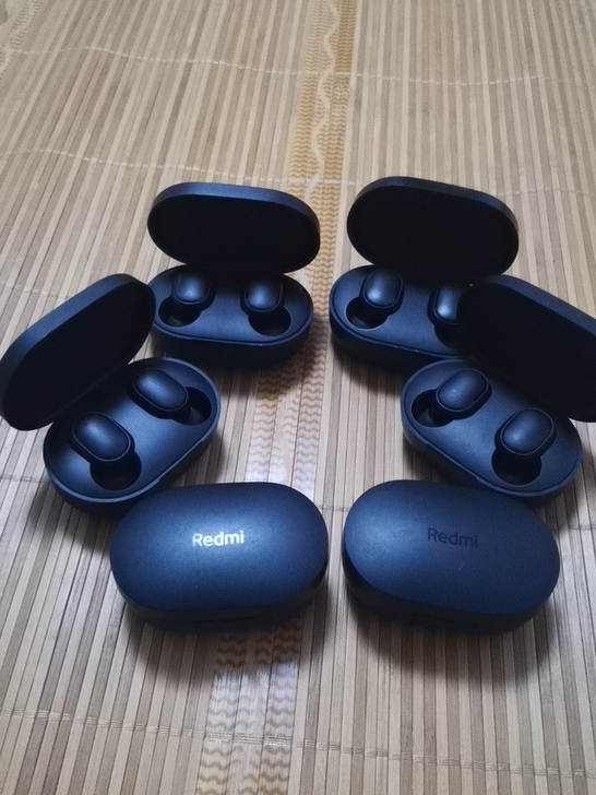 出一副耳机红米airDots，.airDo...