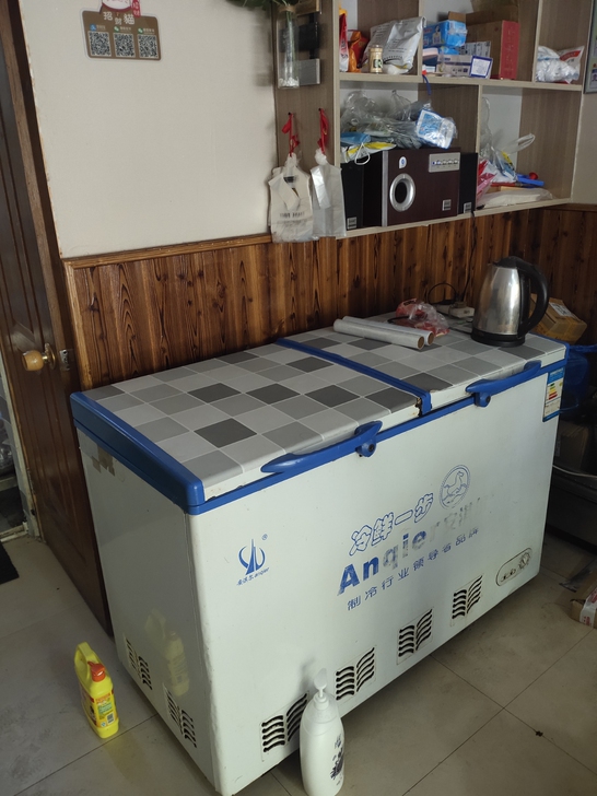 冷柜一个，制冷效果好，目前还在使用，400...