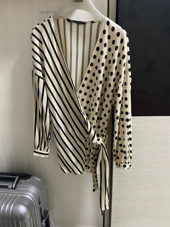 Zara 夏款 交叉 衬衫 ;实体店购入...