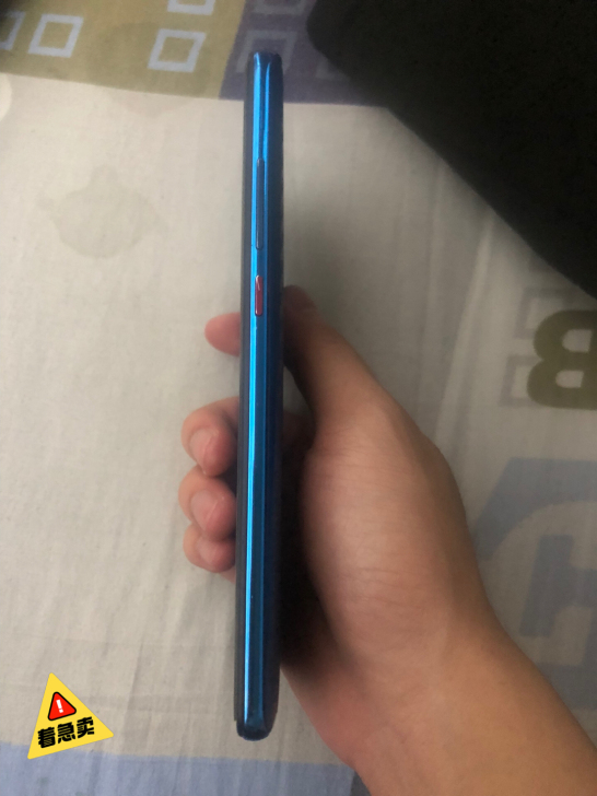 出一台红米K20 pro。急用钱没钱吃饭了...