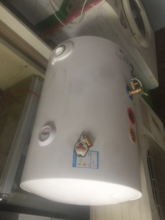 美的40L热水器,生产日期19年5月,八成...