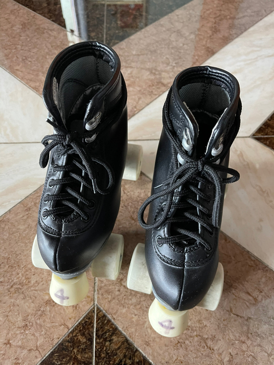 东方幼儿园溜冰鞋 旱冰鞋 新旧如图 都是统...