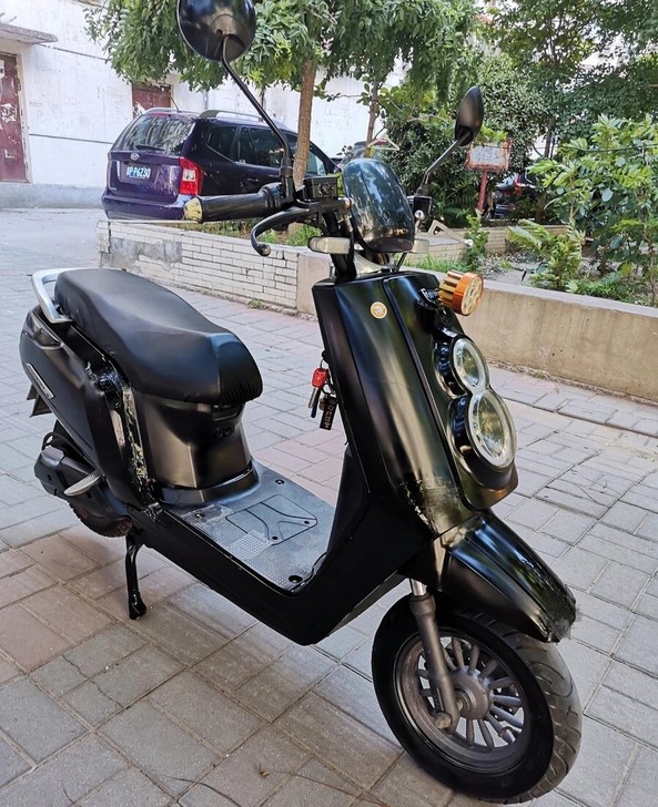 带车牌转二手电动车，白色永久车牌