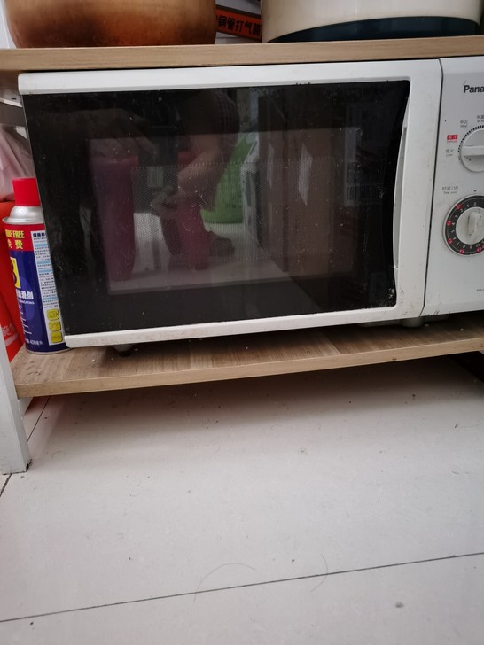 灰色的松下微波炉，九成新，17-18年买的...