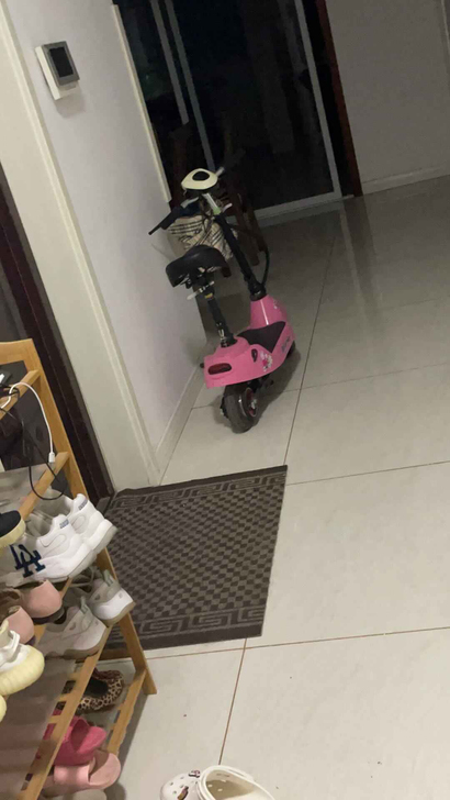 小电动车迷你的 刚用了2个月的 很新  可...