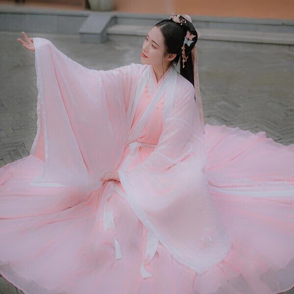 云香霓裳，琼瑶，九成新xs码