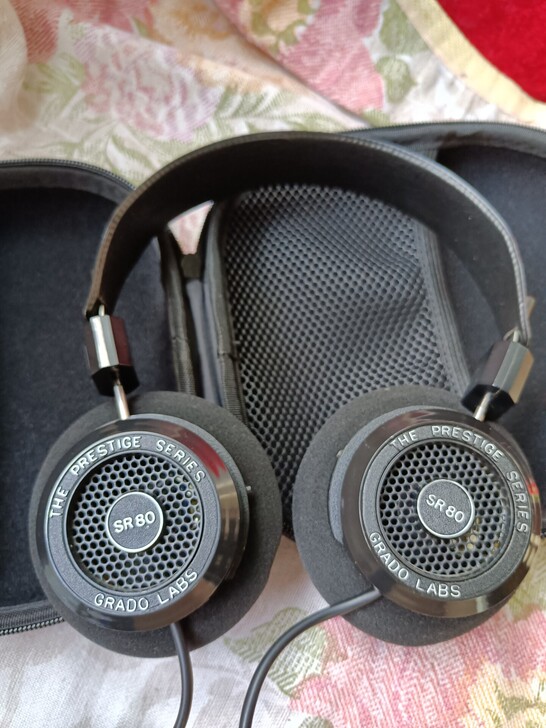 歌德耳机SR80， 非80e，据说音质更好...