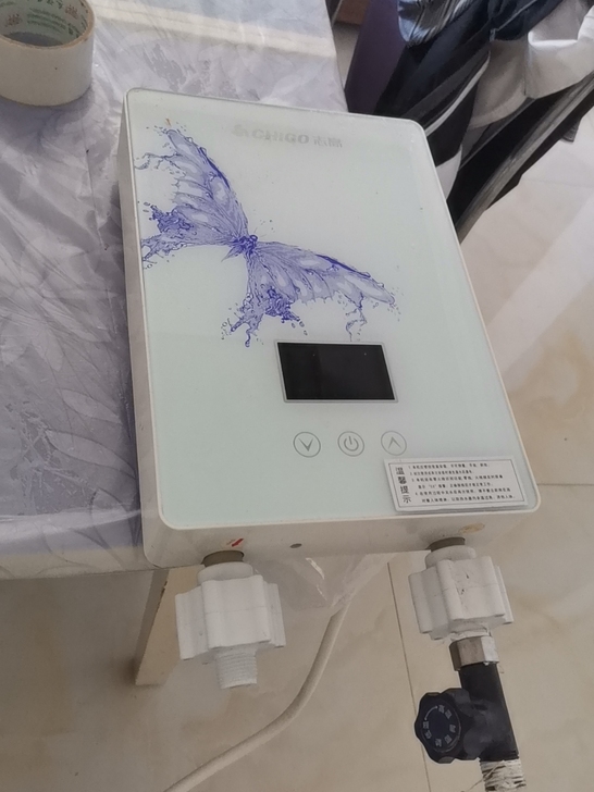 用了一年右的志高电速热热水器，在网上买的化...