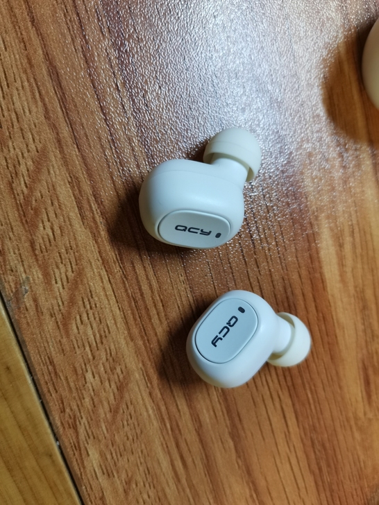 QCY t1c   就戴过一次，配件齐全。...