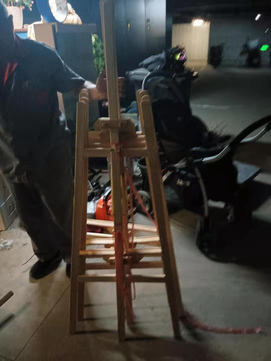 画架一米六有差不多20个。二十二一个一起打...