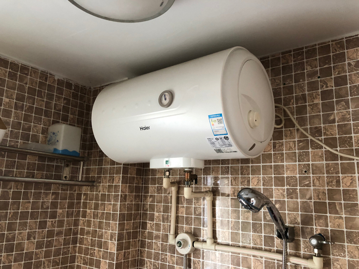 海尔热水器，用得少，没晒太阳。功能完好。海...