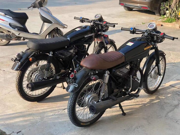 铃木复古125 CC两个颜色摩托车 车况机...