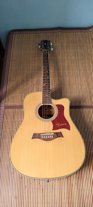 卢森民谣吉他，上大学的时候买的，什么型号的...