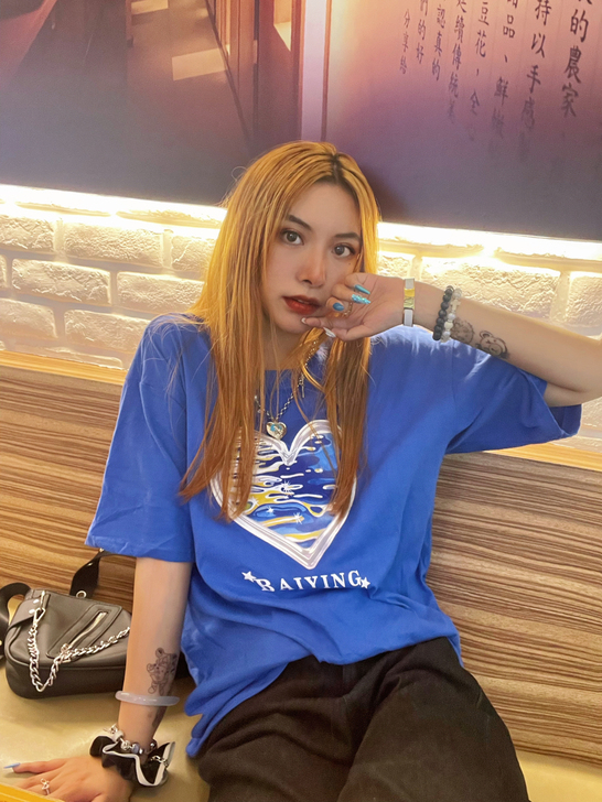半截袖和牛仔裤一起出售