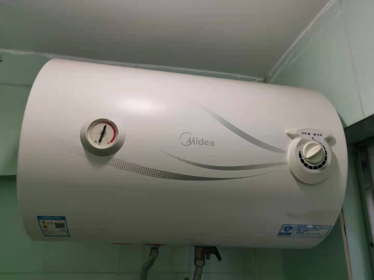 美的，电热水器含花洒，搬家急卖，30号前