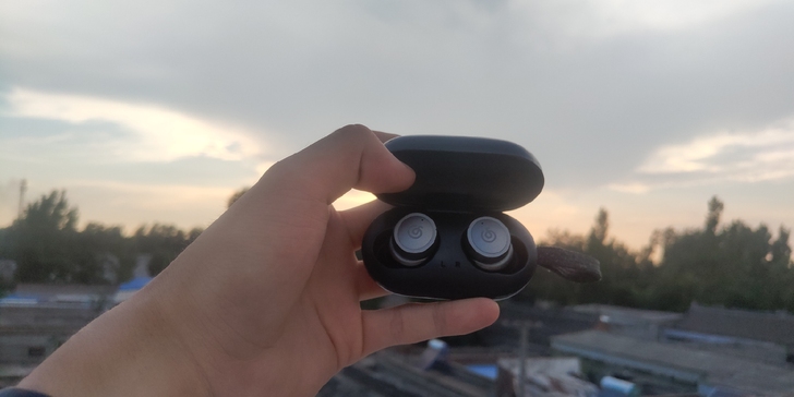 网易云蓝牙耳机，直接低价出了，今天回去老家...