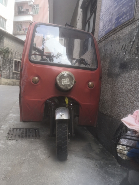 加油的三轮摩托车！！新旧如图，便宜转手。仅...