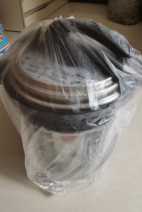 全新高压电饭煲，6升大容量。煮饭用时短，节...