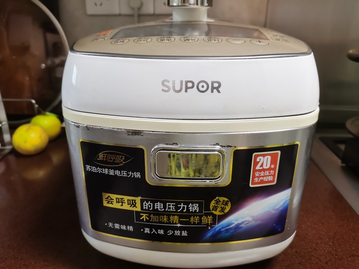 闲置电压力锅，有时会显示E2，维修很简单。...