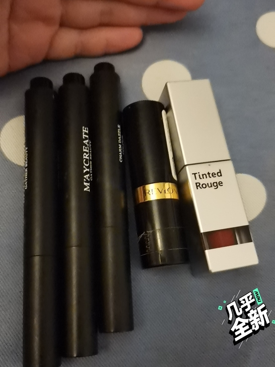 美国露华浓口红和稚优泉天空之境水光唇釉还有...