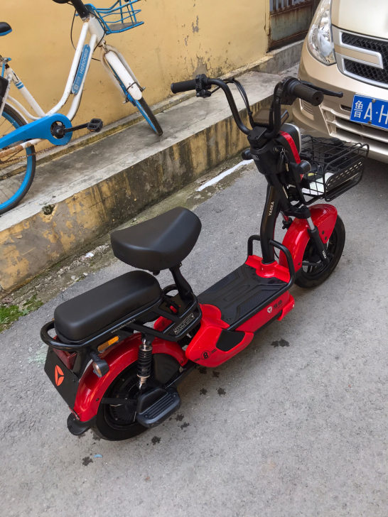 九五成新雅迪R-尚萌电动车 48V天能电池