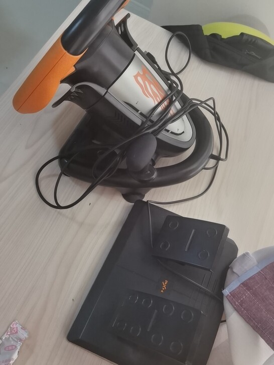 莱仕达游戏方向盘  刚买没多久  用了一次