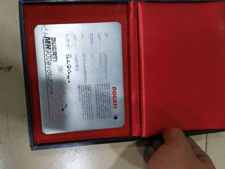 杜卡迪900E纪念版利牌