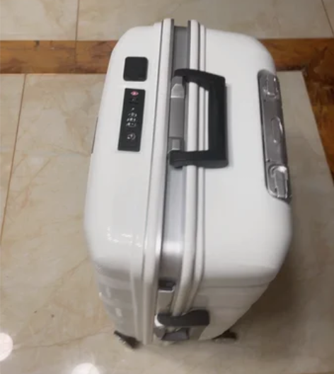 全新 lucky club 白色 吊牌都还...