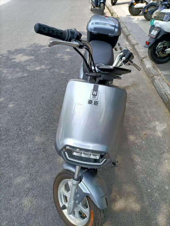 新国标电动车，证件齐全，新车，颜色好看，单...