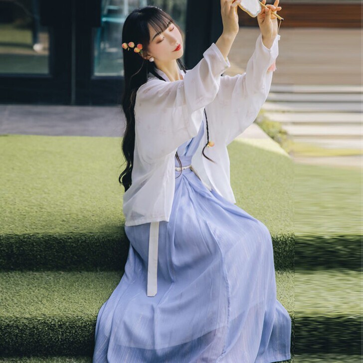 汉服女，四破三涧群，有内衬不透，包邮，全新...